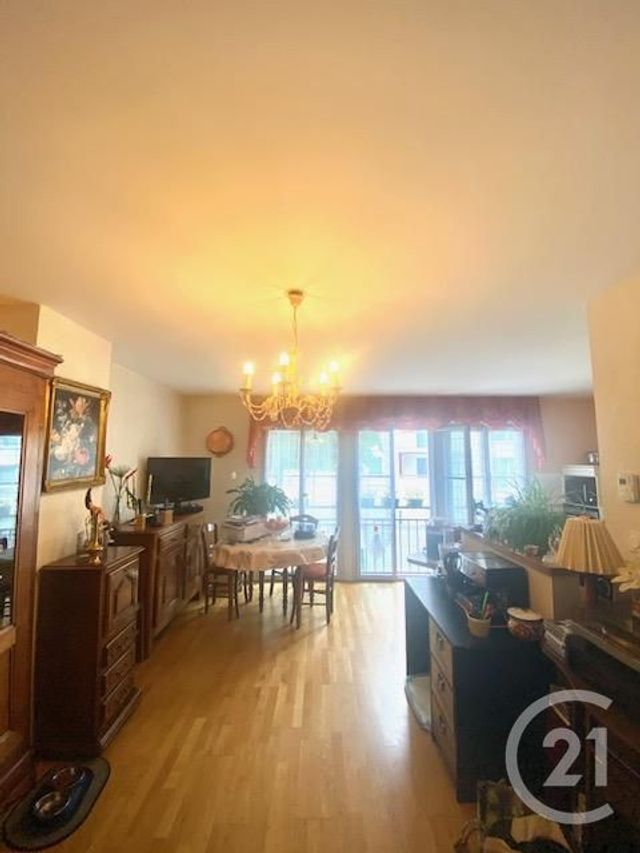 Afficher la photo en grand appartement à vendre - 3 pièces - 64.81 m2 - VITRE - 35 - BRETAGNE - Century 21 A.I.T