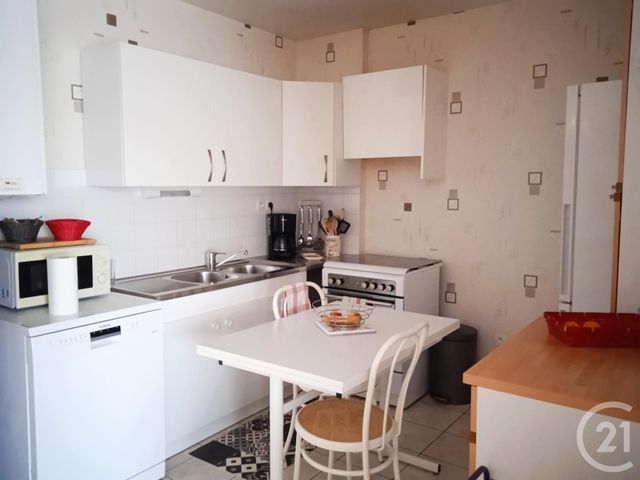 Appartement T4 à louer - 4 pièces - 81.56 m2 - CHARTRES DE BRETAGNE - 35 - BRETAGNE - Century 21 A.I.T