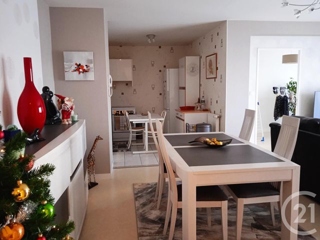 Appartement T4 à louer - 4 pièces - 81.56 m2 - CHARTRES DE BRETAGNE - 35 - BRETAGNE - Century 21 A.I.T