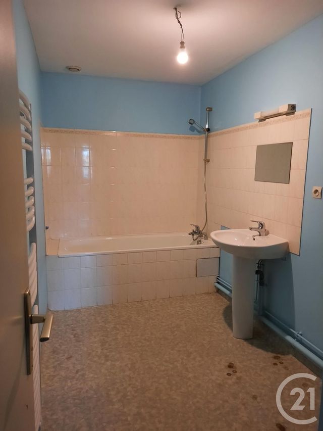 Appartement à louer - 3 pièces - 79.89 m2 - ST GERMAIN DU PINEL - 35 - BRETAGNE - Century 21 A.I.T