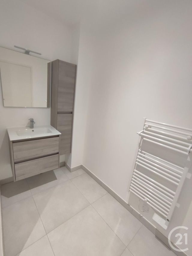 maison à louer - 3 pièces - 70.0 m2 - ARGENTRE DU PLESSIS - 35 - BRETAGNE - Century 21 A.I.T
