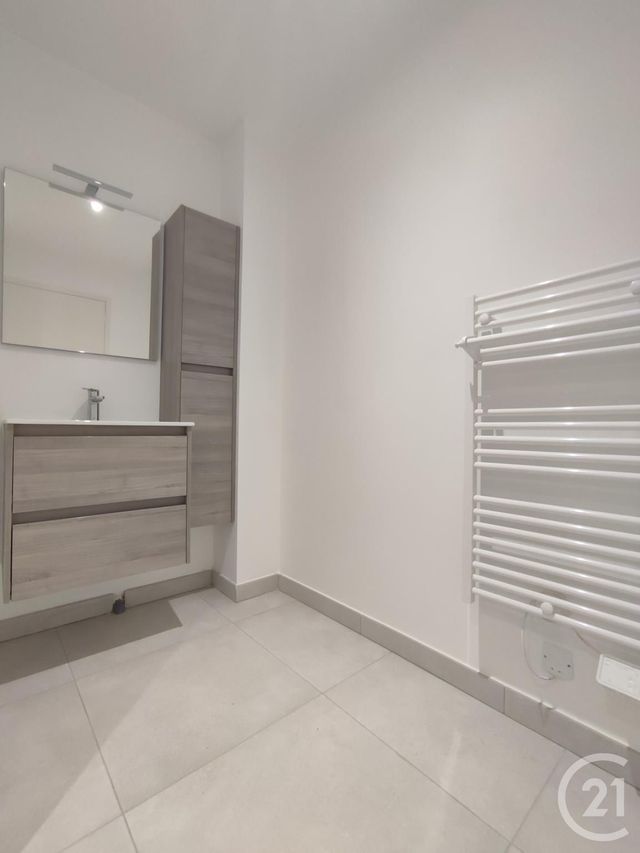 maison à louer - 3 pièces - 70.0 m2 - ARGENTRE DU PLESSIS - 35 - BRETAGNE - Century 21 A.I.T