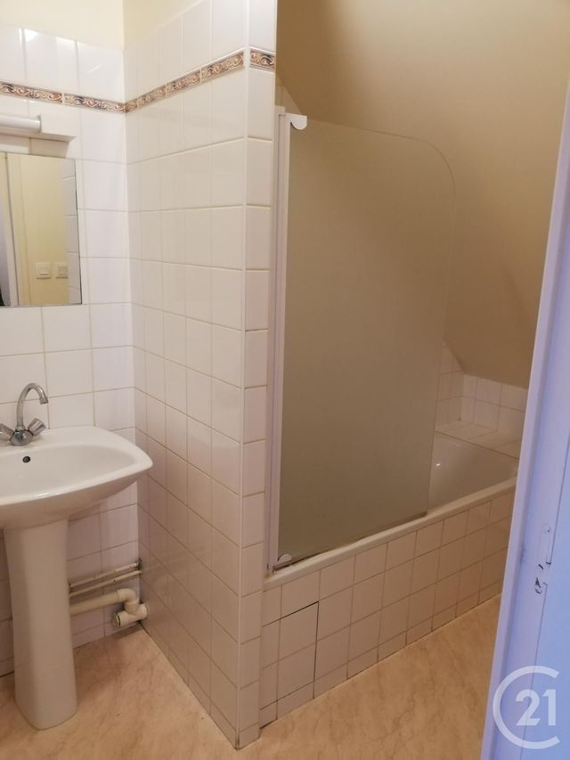 Appartement à louer - 2 pièces - 30.0 m2 - ETRELLES - 35 - BRETAGNE - Century 21 A.I.T